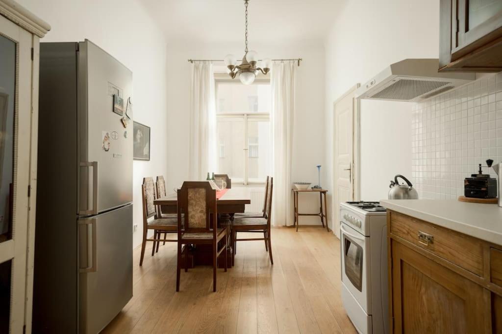 Artisan & Old-timey 2 Bedrooms Apartment Prague